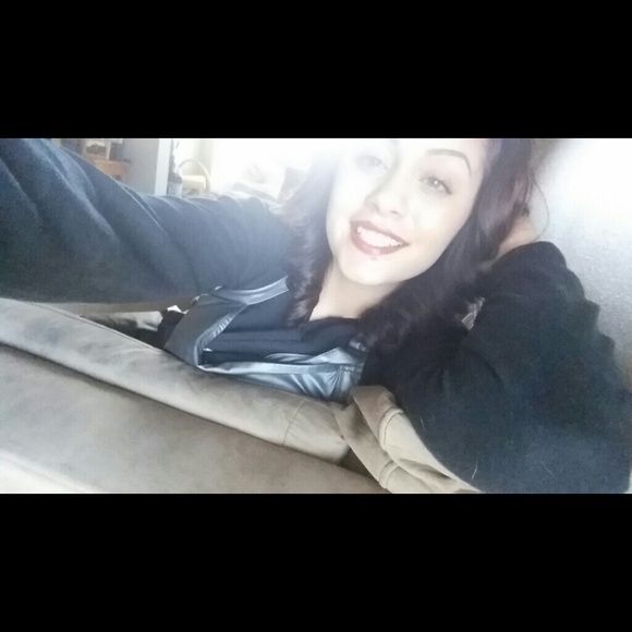 Profile Picture of Jaycee Martinez (@mszgonzalez) on Poshmark