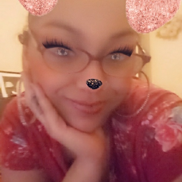 Profile Picture of Monique Clark (@niquem29) on Poshmark