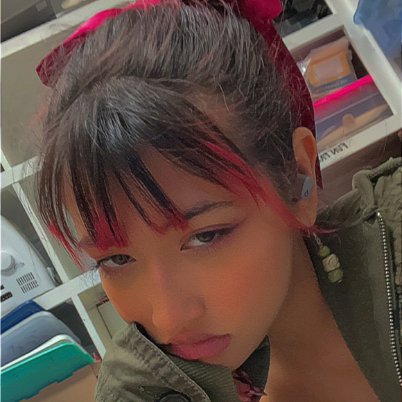 Profile Picture of Elena Whetten (@elenajwhetten) on Poshmark