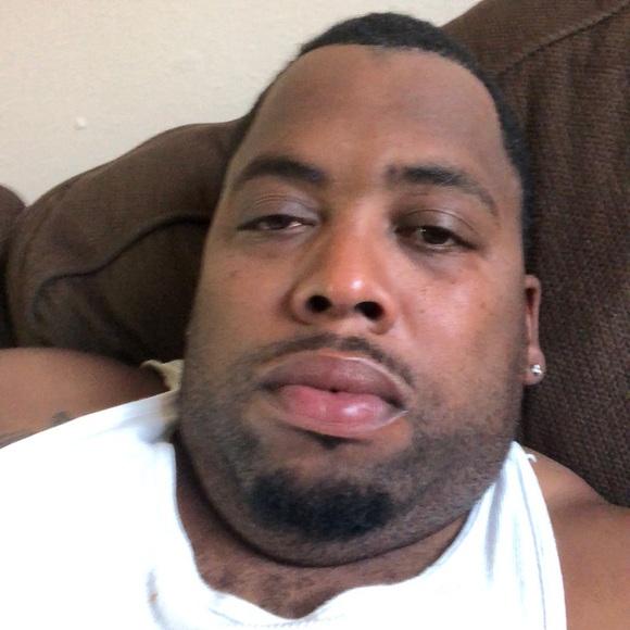 Profile Picture of Anthony Holmes (@aholmes79) on Poshmark