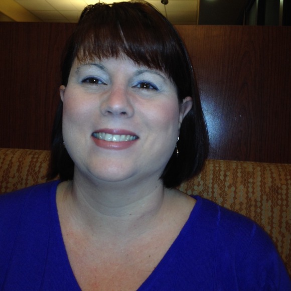 Laurie De mello - Poshmark Profile Picture of Laurie De mello (@lauriedemello) on Poshmark