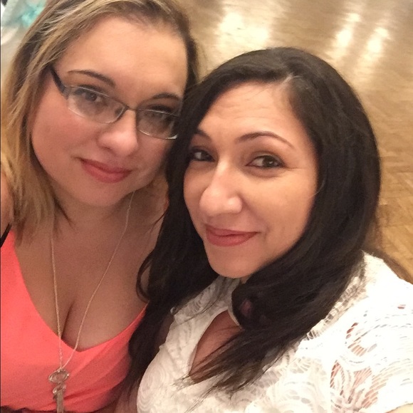 Profile Picture of Mari Jimenez (@majimenez1) on Poshmark