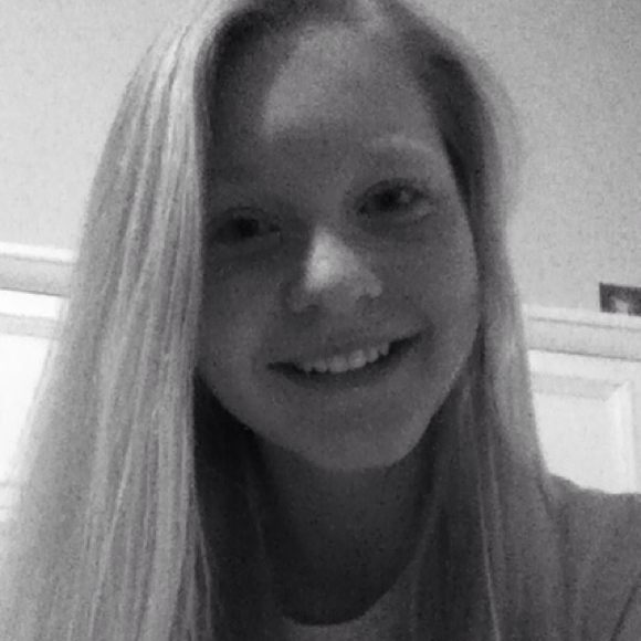 Profile Picture of Molly Hoseth (@molldoll_22) on Poshmark