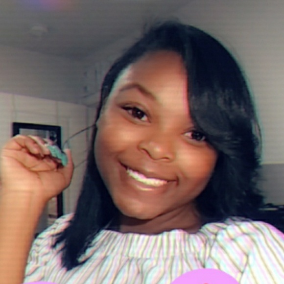 Profile Picture of Athenia Marsh (@atheniamarsh15) on Poshmark