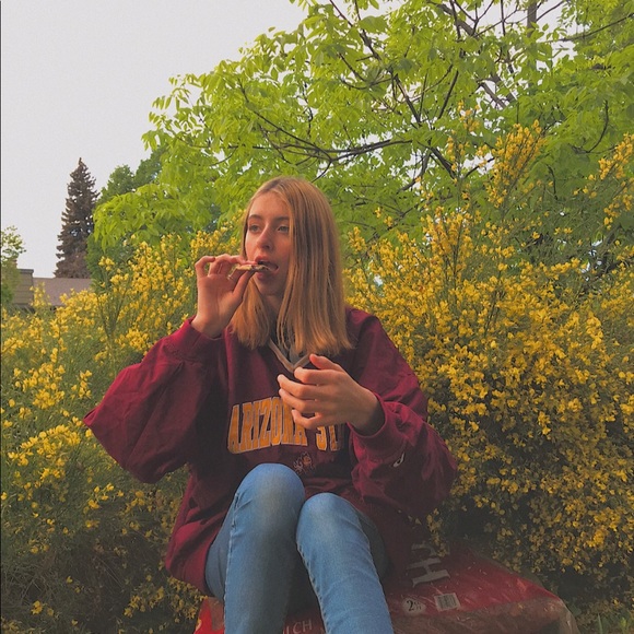 Profile Picture of Trinity Trietsch (@trin_nn) on Poshmark