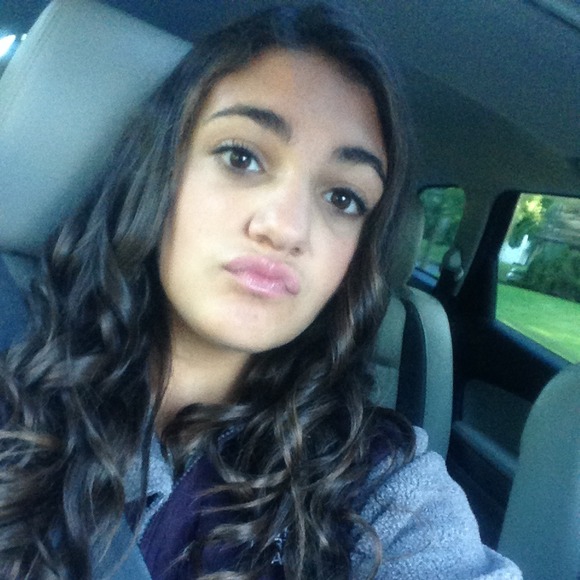 Profile Picture of Victoria Loffredo (@vmloffredo) on Poshmark