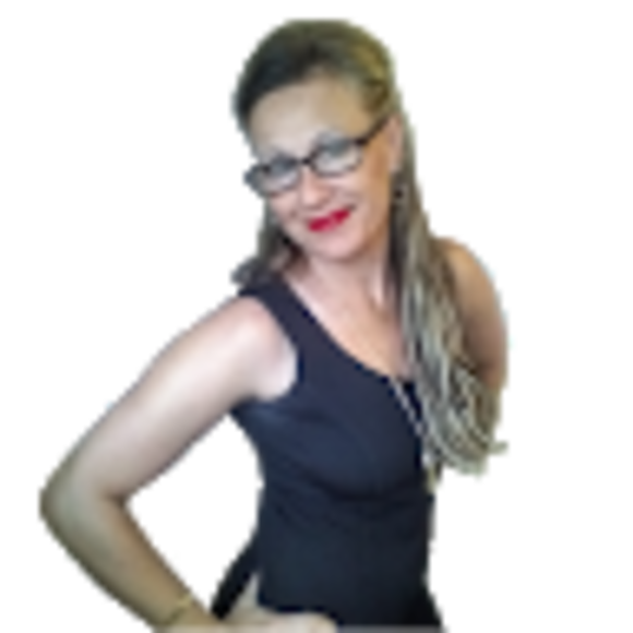 Profile Picture of Nicole Kreutzberg (@always_nicole) on Poshmark