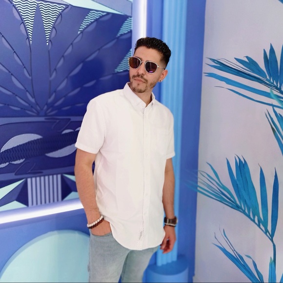 Profile Picture of Roy Campos (@roycampos) on Poshmark