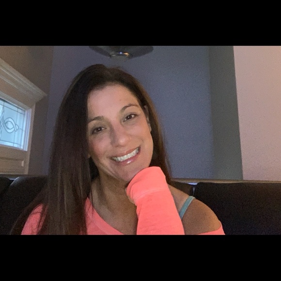 Profile Picture of Lisa Monteiro (@avaalex36) on Poshmark