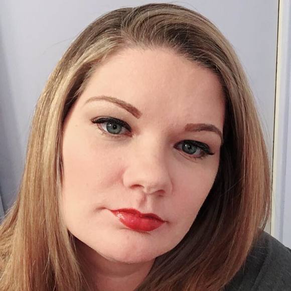 Profile Picture of Nichole Craik (@ncraik) on Poshmark