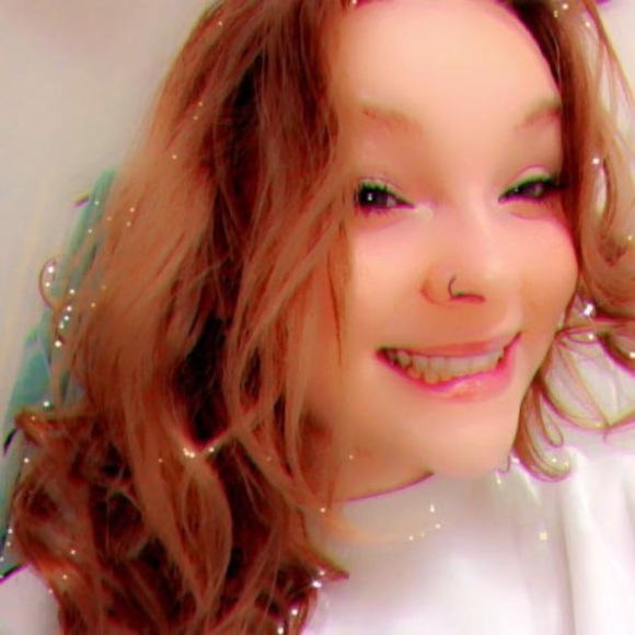 Profile Picture of Lilli-anne Maynard (@lilbean8805) on Poshmark