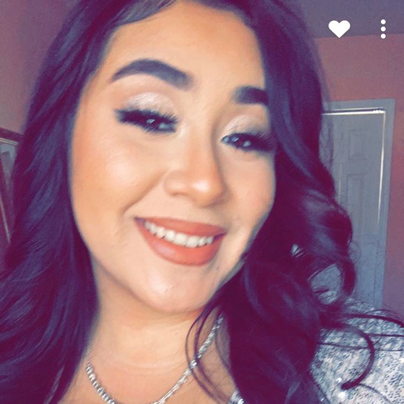 Profile Picture of Celeste Ayala (@celeste03ayala) on Poshmark