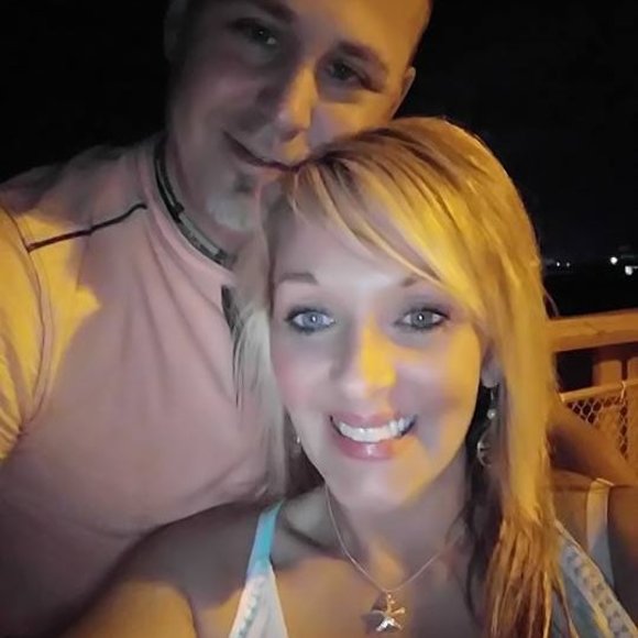 Profile Picture of Shelly Lindsay (@chrishellel) on Poshmark