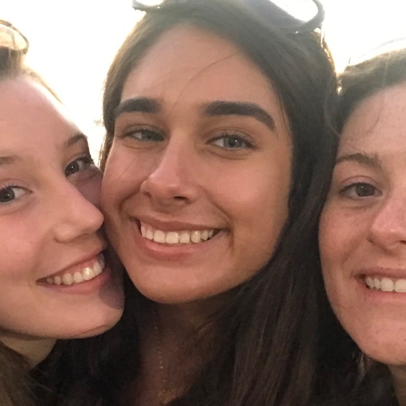 Profile Picture of Keana Caylak (@keana2000) on Poshmark