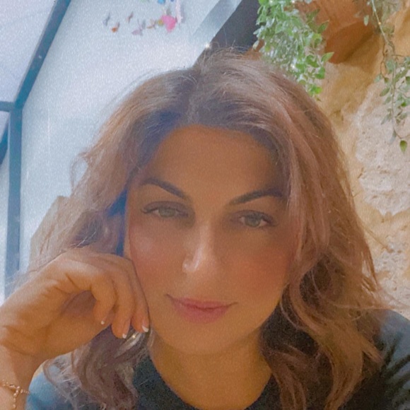 Profile Picture of Ponta Tafti (@pontatafti) on Poshmark