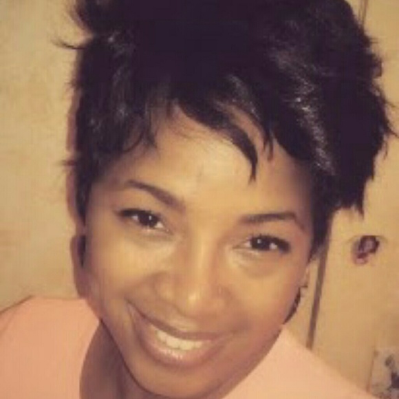 Profile Picture of Thomasine C (@destineesimone) on Poshmark