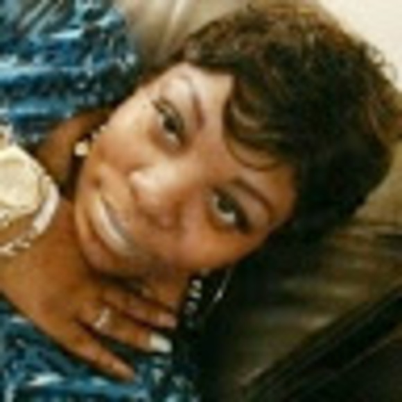 Profile Picture of Shanitha Lewis (@shanithalewis) on Poshmark
