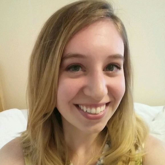 Profile Picture of Leanne Richardson (@lnr21988) on Poshmark