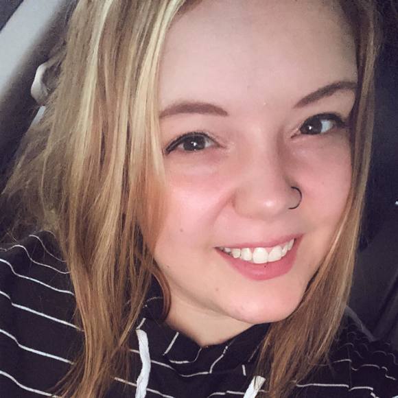 Profile Picture of Kaylee Plinski (@kplinski) on Poshmark