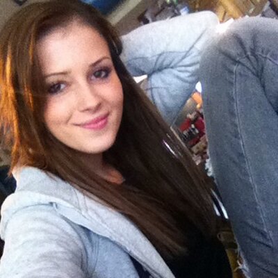 Profile Picture of Nina Decker (@DeckerNina) on Twitter