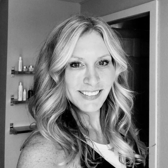 Profile Picture of Suzanne Frantti (@suzannefrantti) on Poshmark