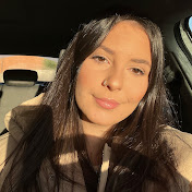 Profile Picture of Courtney Sinclair (@courtneysiinclair) on Youtube