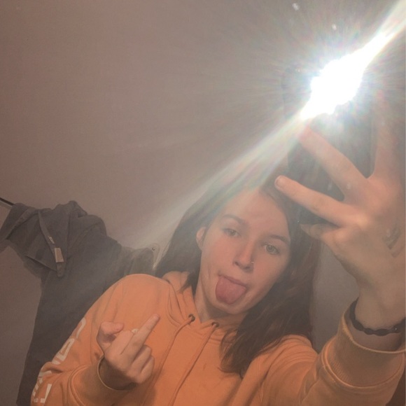 Profile Picture of Kyleigh Legner (@kyleigh_legner) on Poshmark