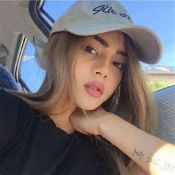 Profile Picture of Quỳnh lam Trà (@rarriso8900) on Poshmark