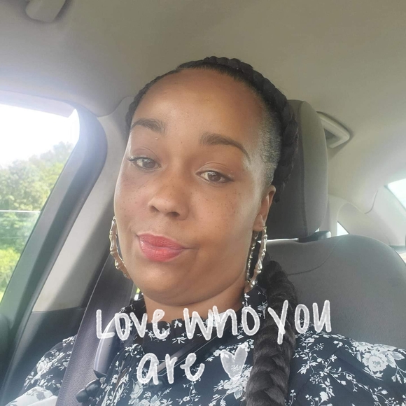 Profile Picture of Tanika Moore (@tanika_moore) on Poshmark