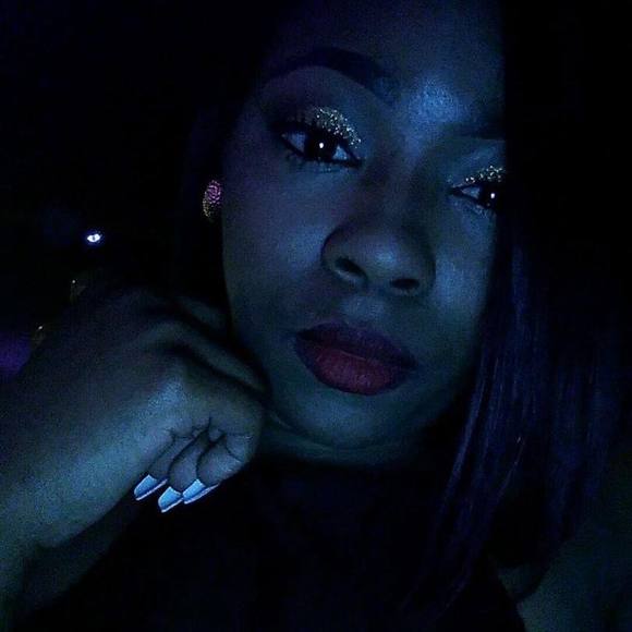 Ariel Foxx - Poshmark Profile Picture of Ariel Foxx (@itsfoxx) on Poshmark