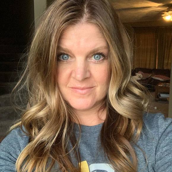Profile Picture of Kristin Farson (@kristinfarson) on Poshmark