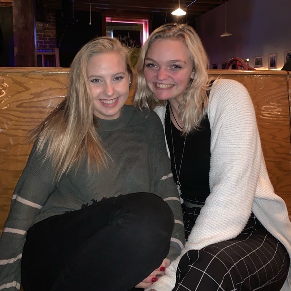 Profile Picture of Emily Pinchbeck (@emilypinchbeck) on Poshmark