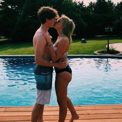 Profile Picture of Mel Hacker (@melody93368428) on Twitter