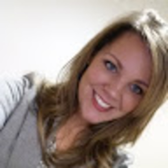 Profile Picture of Robin Haley (@robin2800) on Poshmark