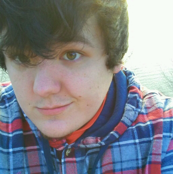 Profile Picture of Steven Holifield (@stevenhol1994) on Poshmark