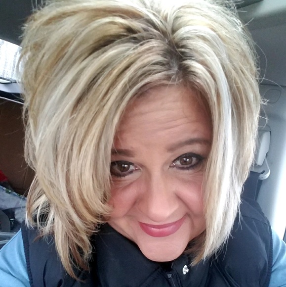 Profile Picture of Amy Michael (@amymich245) on Poshmark