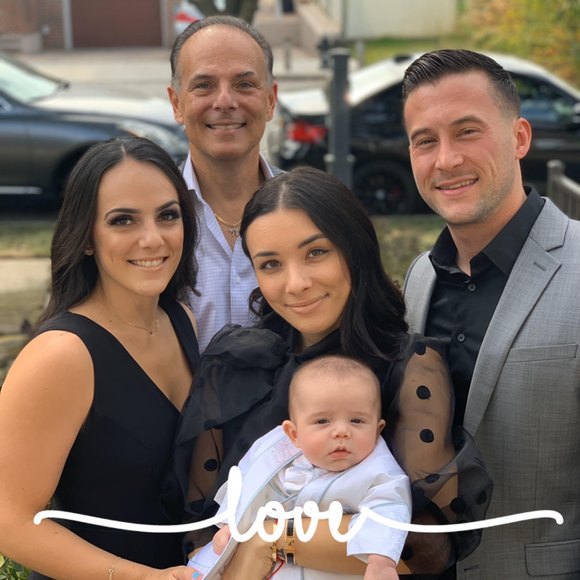 Profile Picture of Lori Rosenthal (@lorimanzo62) on Poshmark