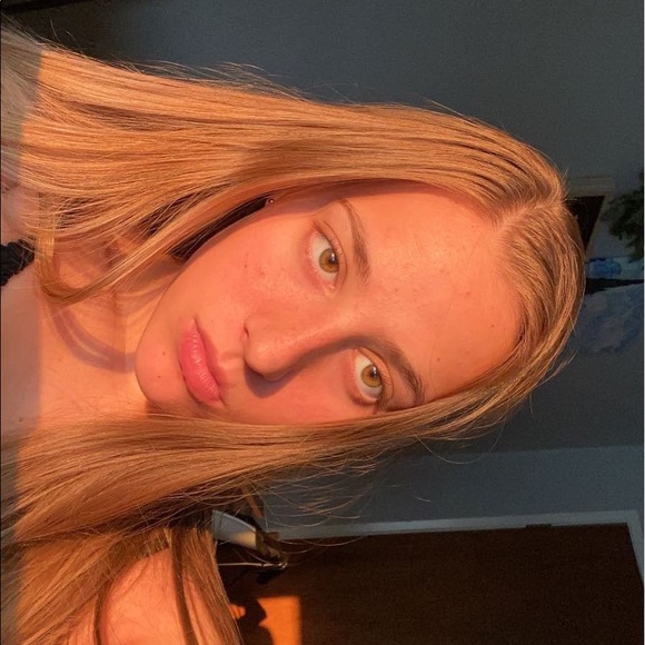 Profile Picture of Ashlyn Wielandt (@ashlynwielandt3) on Poshmark