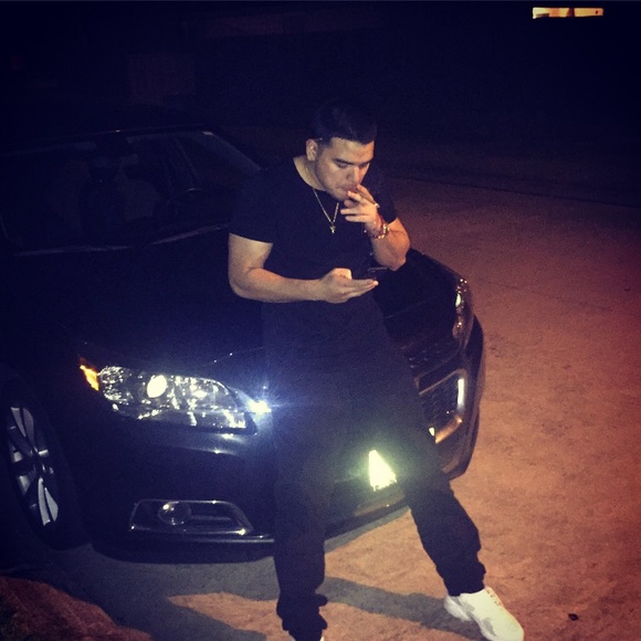 Profile Picture of Kevin Vigil (@kev0_v) on Poshmark