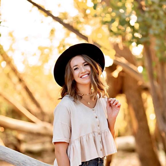 Profile Picture of Ashley Stettler (@asheykaypianist) on Poshmark