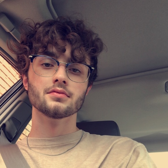 Profile Picture of Gideon Dienhart (@gideon_dienhart) on Poshmark