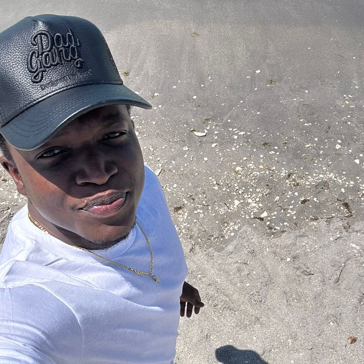 Profile Picture of jeffrey (@saintelusjeff0) on Tiktok