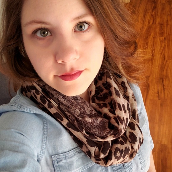 Profile Picture of Jessica Feichtinger (@jaybeefeich) on Poshmark