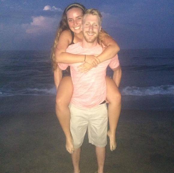 Profile Picture of Leah Fecik (@leahfecik34) on Poshmark