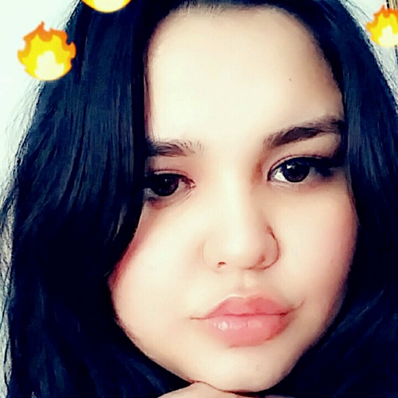 Profile Picture of Maria Palafox (@maria_palafox) on Poshmark