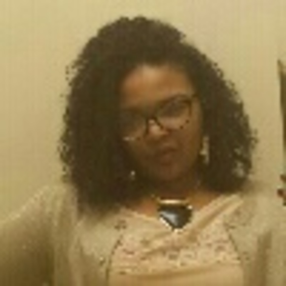 Profile Picture of Tracee Anderson (@alegna18) on Poshmark