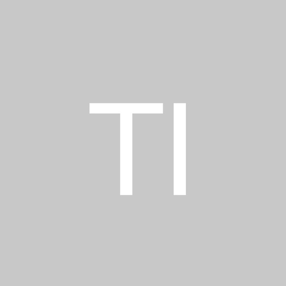 Profile Picture of Tharine Ives (@tharineives) on Poshmark