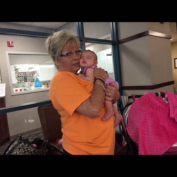 Profile Picture of Sandy Upham (@sgupham) on Poshmark