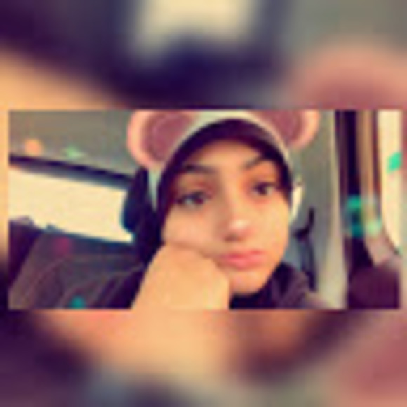 Manar Abouraya - Poshmark Profile Picture of Manar Abouraya (@mabouraya) on Poshmark