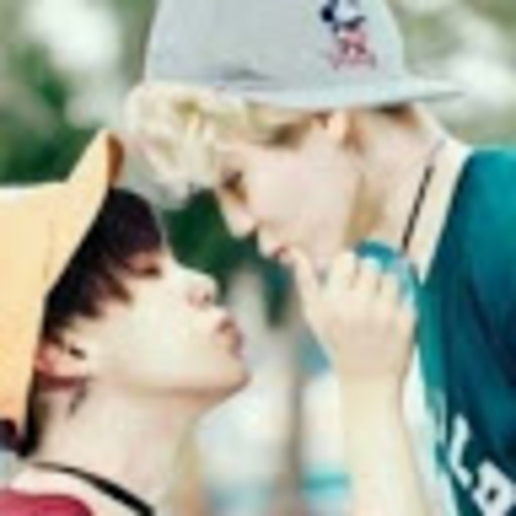 Profile Picture of Yoonmin Shipper (@yoonminshipper) on Poshmark